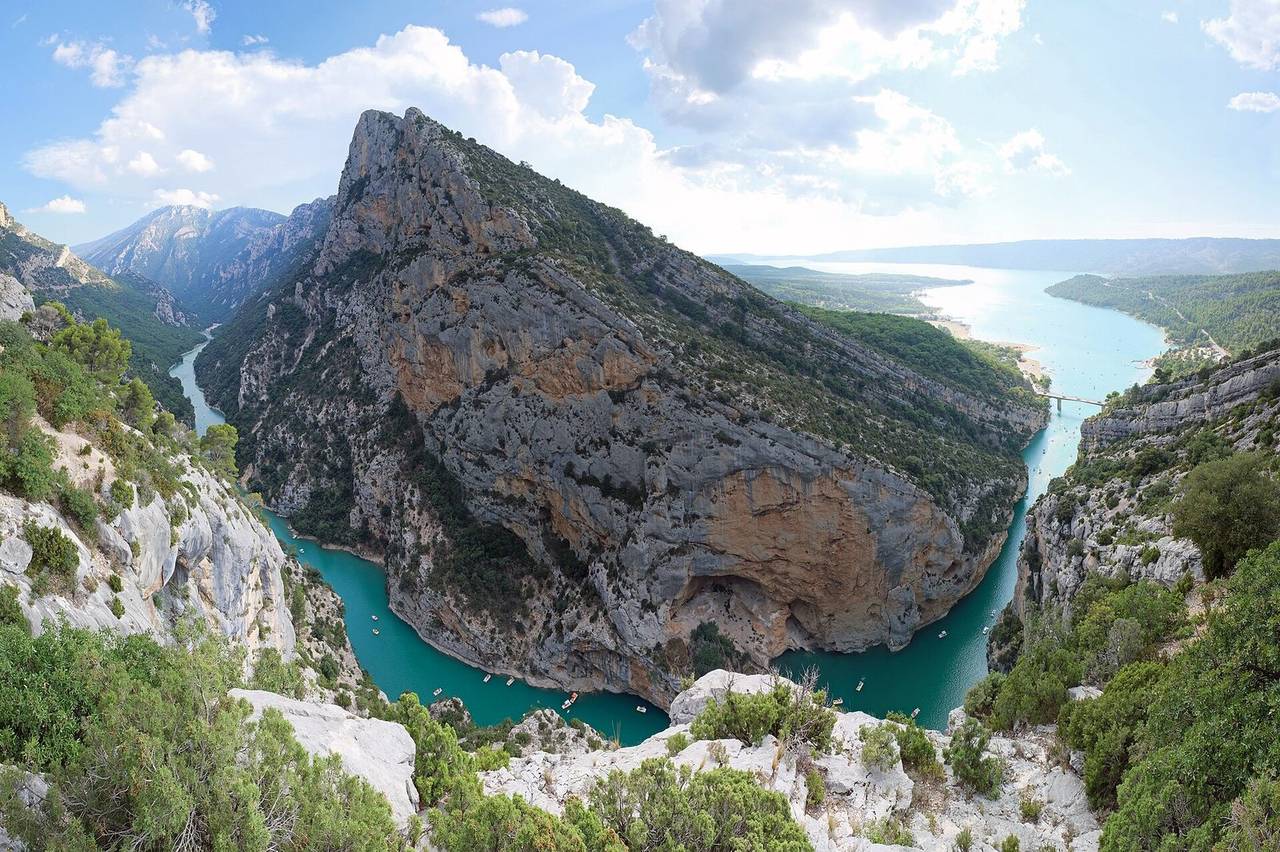 Les gorges du Verdon, eau turquoise entre les falaises